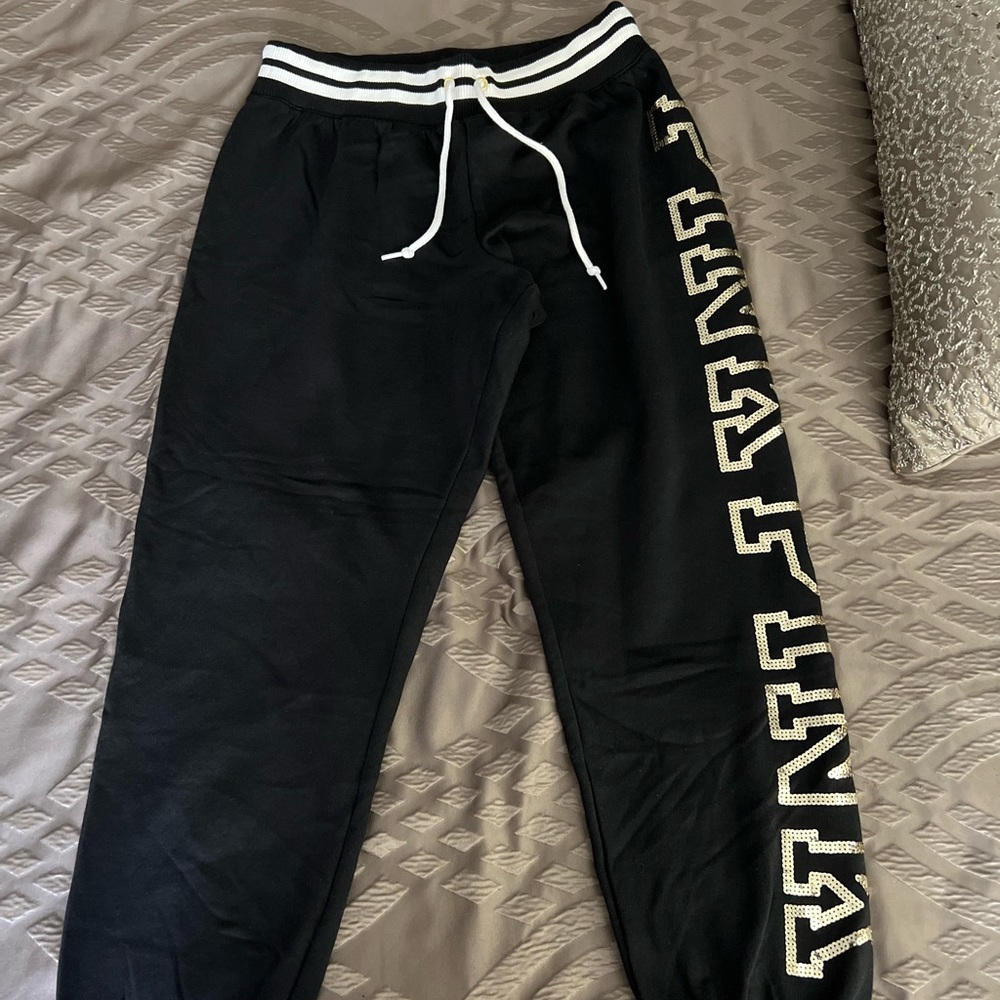 Black VS Pink joggers